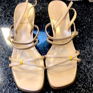 Stuart Weitzman size 9 gold